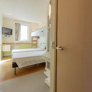 Functional rooms 3 twin beds